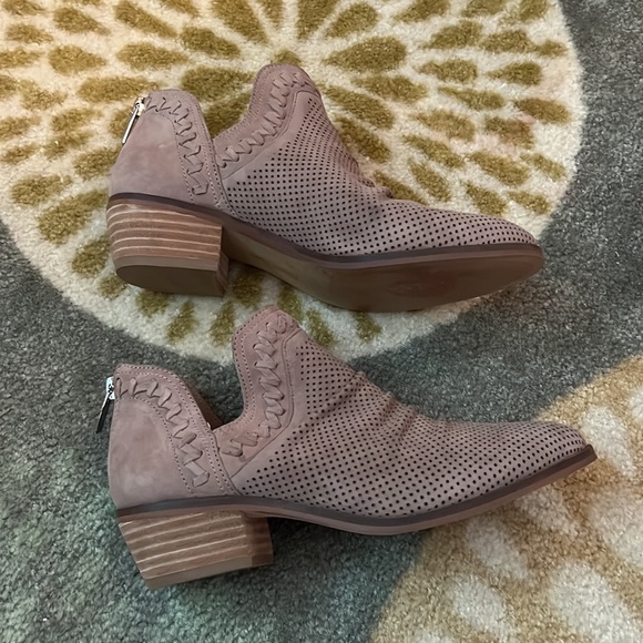 ⭐Vince Camuto Palmina Suede Ankle Booties sz. 6.5⭐ - Picture 4 of 6